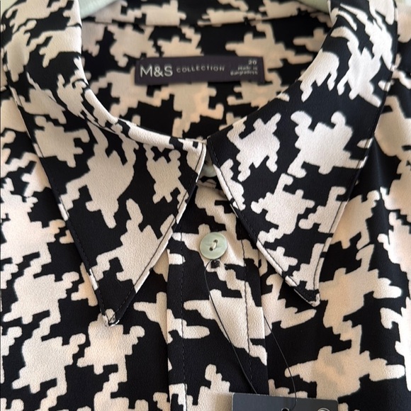Marks & Spencer Black and Cream Houndstooth Graphic Blouse - Picture 8 of 12